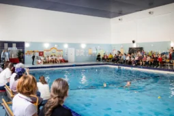 V Hrabyni pojedenácté přeplavali kanál La Manche. Plavce dopředu hnali diváci