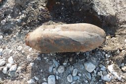 Na Opavsku se našla letecká puma. Policie musela evakuovat děti ze školy