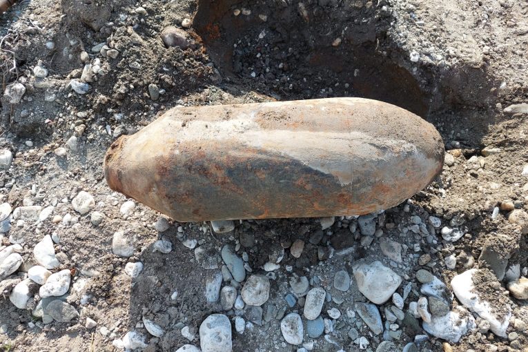 Na Opavsku se našla letecká puma. Policie musela evakuovat děti ze školy