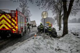 Těžká dopravní nehoda u obce Oldříš. Jedna osoba skončila v nemocnici