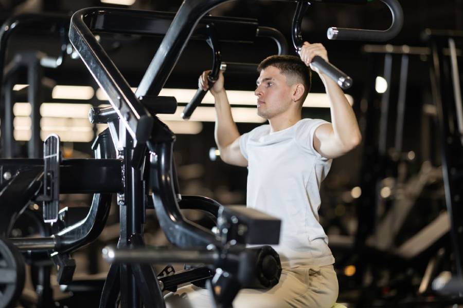 Proč je kvalitní stroj na břicho nezbytnou součástí každého vybavení fitness centra?