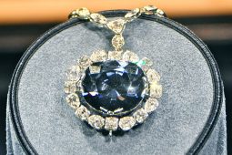 Diamant, který měl být prokletý: Temná historie klenotu, nepřípadně nazvaného Hope – „Naděje“