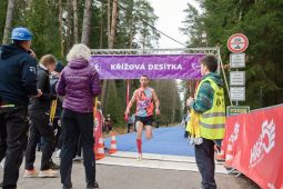 Do hradeckých lesů míří stovky běžců. Vrací se Křížová desítka