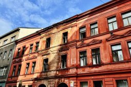 Po požáru plynového potrubí na Letné řešila Praha 7 ubytování a pomoc obyvatelům