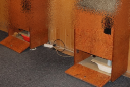 Usnul jsem na toaletě a zamkli mě, tvrdil. Vše bylo ale jinak!