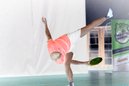 Do Prahy míří světová špička triků s létajícím diskem. Frisbeer Cup nabídne show zdarma