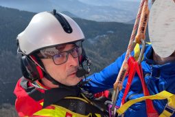 Muž v Beskydech uklouzl na zmrzlém sněhu a musel k němu letět vrtulník