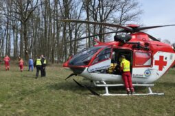 Během pouhých 2 hodin letěl vrtulník ke 2 pádům z výšky