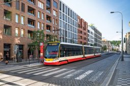 Tramvaje v úseku Ke Stírce a Kobylisy nejezdí. DPP opravuje trať, výluka potrvá do 20. března