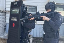 Šel krást šrot. Místo toho narazil na ozbrojenou jednotku strážníků