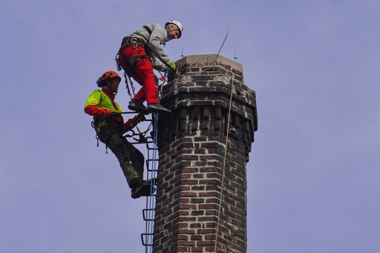 Na komíně v Mladé Boleslavi vyrostlo čapí hnízdo