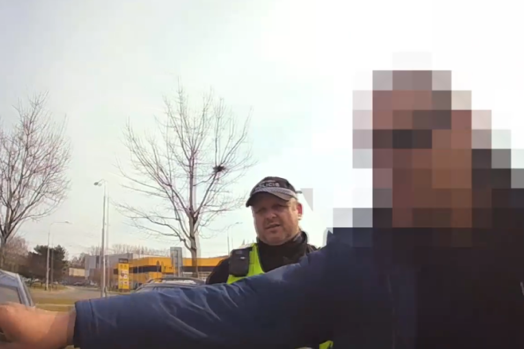 VIDEO: Měl urážet jeho kamarády. Muž se naštval a vyřešil to po svém