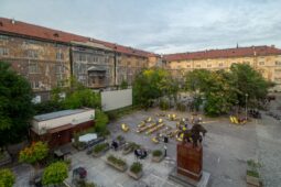 Kasárna Karlín zůstávají otevřená. Město podepsalo novou smlouvu