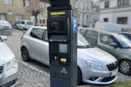 Parkování bez stresu: Nový Knín spouští automaty na náměstí