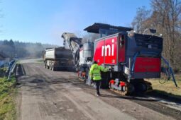 Velká oprava na Benešovsku odstartovala. Silnice mezi Louňovicemi a Kamberkem se mění od základů