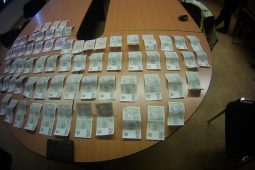 Muž si přišel na služebnu pro ztracenou peněženku, bylo v ní přes sto tisíc