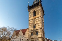 Věž Novoměstské radnice se opět otevře. Radnice nabídne výhled i zážitek ve tmě