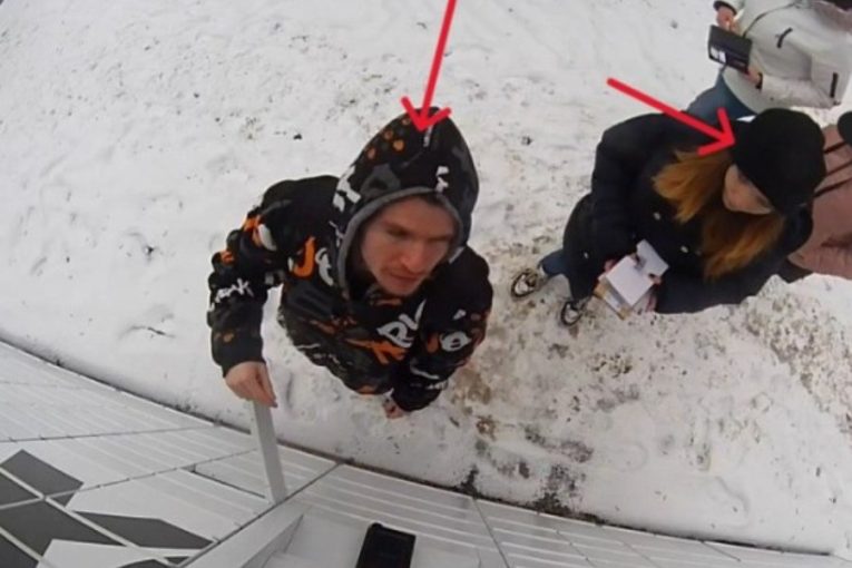 Neznáte dvojici? Zřejmě podvedla muže