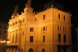 Divadlo na Vinohradech čeká velká proměna. Praha vybrala firmu, rekonstrukce má začít letos