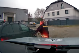 VIDEO: Muž z České Lípy zapálil auto svým známým, vyhrožoval jim likvidací