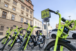 Plzeň spouští Pilsen Bike. Do ulic vyjede 300 sdílených elektrokol