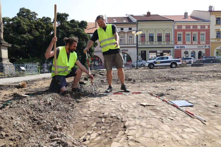 Archeologové odhalí tajemství náměstí ve Valašském Meziříčí