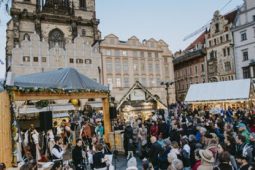 Velikonoční trhy na Staroměstském náměstí rozzáří květiny a nabídnou každodenní program