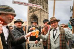 Na Karlův most míří vejconoši. V Praze předají vejce a otevřou velikonoční výstavu