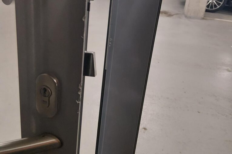 Fantomové Jižních Svahů dopadeni. Kradli, na co přišli, teď spadla klec