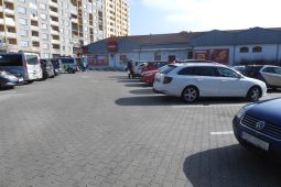 Vybodovaný řidič boural v Liberci. Za volant usedl znovu bez řidičáku