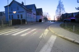Na přechodu v Jablonci srazil řidič chlapce, skončil v nemocnici