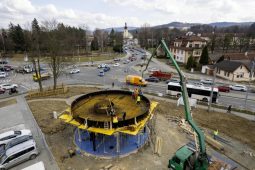 V Rožnově se už rýsuje „srdce města“, nový altán před nádražím