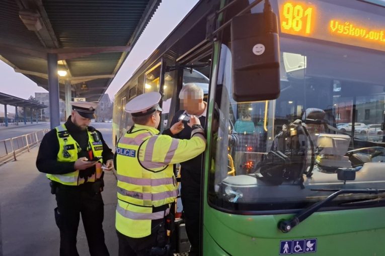 Dopravní akce na Kroměřížsku se zaměřila na řidiče autobusů, padly desítky pokut