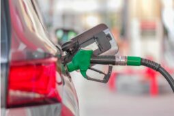 Vláda zvažuje omezení marží u paliv i snížení spotřební daně. Analytici varují, že to nejhorší nás teprve čeká