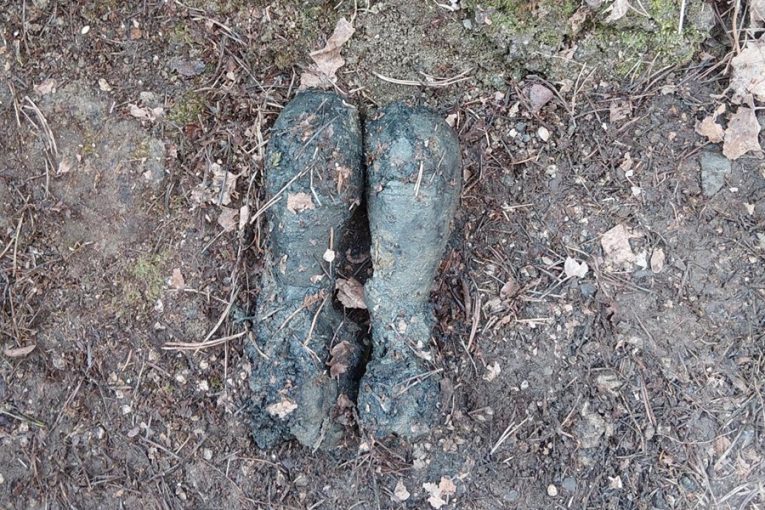 V Březové našli tři minometné granáty. Jeden skončil i na korbě bagru