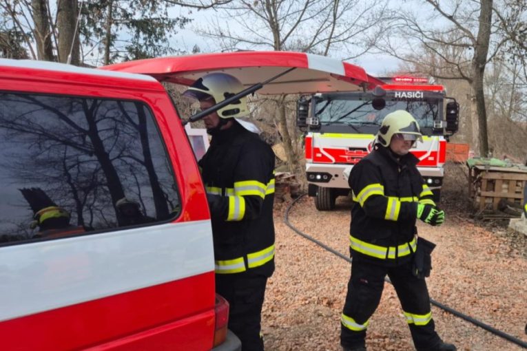 Muž v Praci zemřel při pálení odpadu