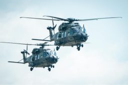 Premiér chce na summit NATO, prezident hájí tradiční pořádek: Spor o českou delegaci a výdaje na obranu pokračuje