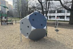 Nové hřiště potěší nejen děti