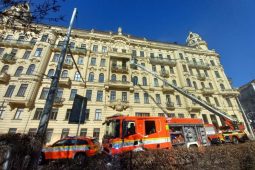 V centru Brna na Konečného náměstí hořelo v bytovém domě