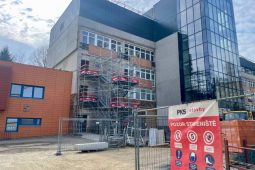 Porodnice v novoměstské nemocnici mění vstup. Přesunují se i ambulance