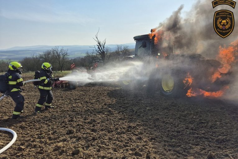 Náročné odpoledne pro hasiče: V kraji bojovali hned s pěti požáry