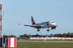 Nutná uzavírka hlavní dráhy na letišti. V létě se zvýší hluk nad částí Prahy