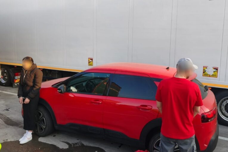 Díky přeshraniční spolupráci policisté zajistili kradené auto i zloděje