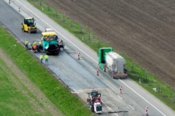 VIDEO: Řidič jel na červenou, ale lhal, že prý jel na žlutou
