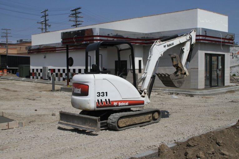 Čtveřice vykrádala stavební buňky napříč Moravou