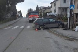 Řidička dodávky ve Světlé nedala přednost. Tři lidé skončili v nemocnici