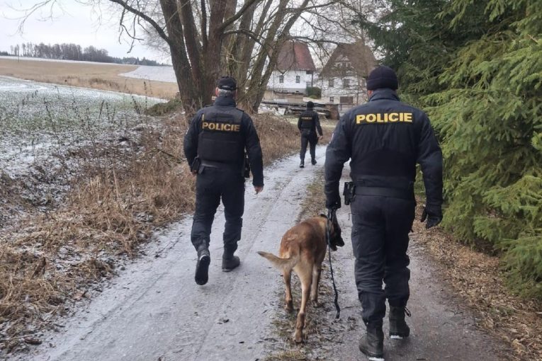 Chaty znovu lákají zloděje. Policie na Pelhřimovsku prověřila přes stovku objektů