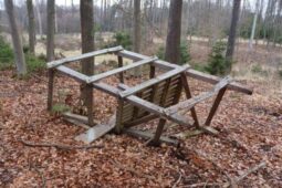 Neznámý vandal řádil u Chotěboře. Během jediné noci poničil devět posedů