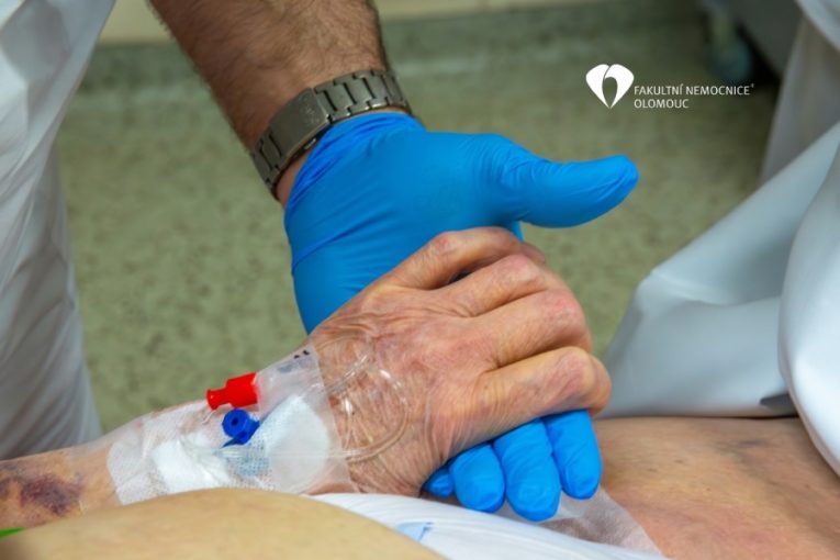 Zachraňují životy, místo vděku čelí agresi. Na urgentním příjmu v Olomouci přibývá útoků