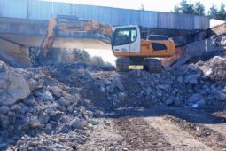 Most na D4 u Dobříše mizí. Rekonstrukce zatím běží podle plánu